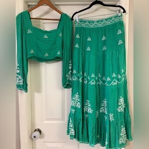 Vici En Crème embroidered Crop Top Maxi Skirt Set Size Small NWT